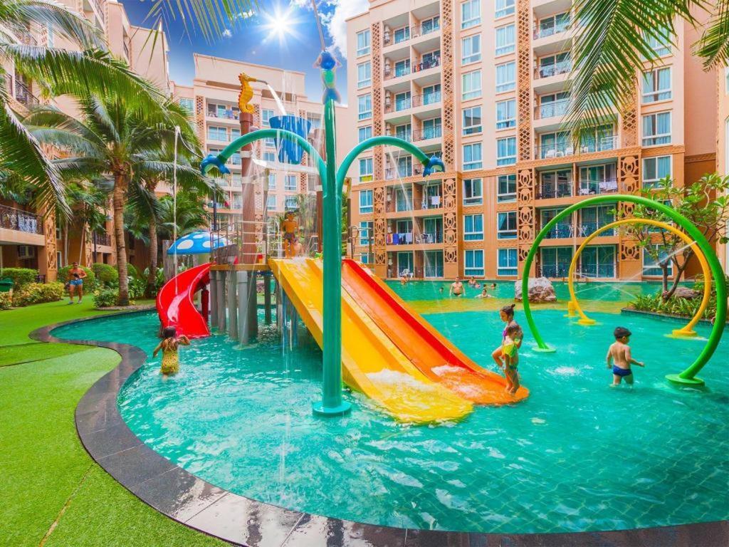 Atlantis Waterpark Appartement Jomtien Beach Buitenkant foto