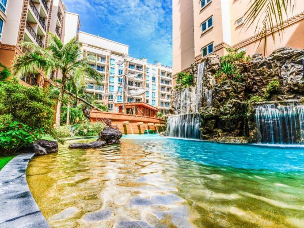 Atlantis Waterpark Appartement Jomtien Beach Buitenkant foto